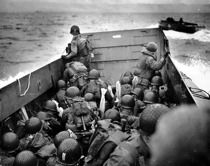 Soldati dello USS in avvicinamento a Omaha Beach, nome in codice di una delle 5 spiagge designate per lo sbarco in Normandia (Wikipedia/Public Domain)