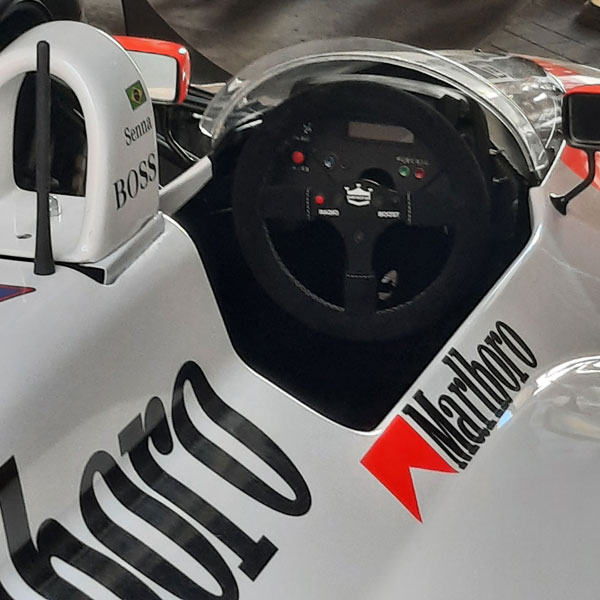 Particolare della McLaren Honda MP4/4 guidata da Senna nel 1988 
